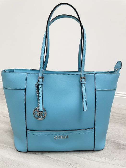 Vand geanta Guess in stare impecabila, ca noua