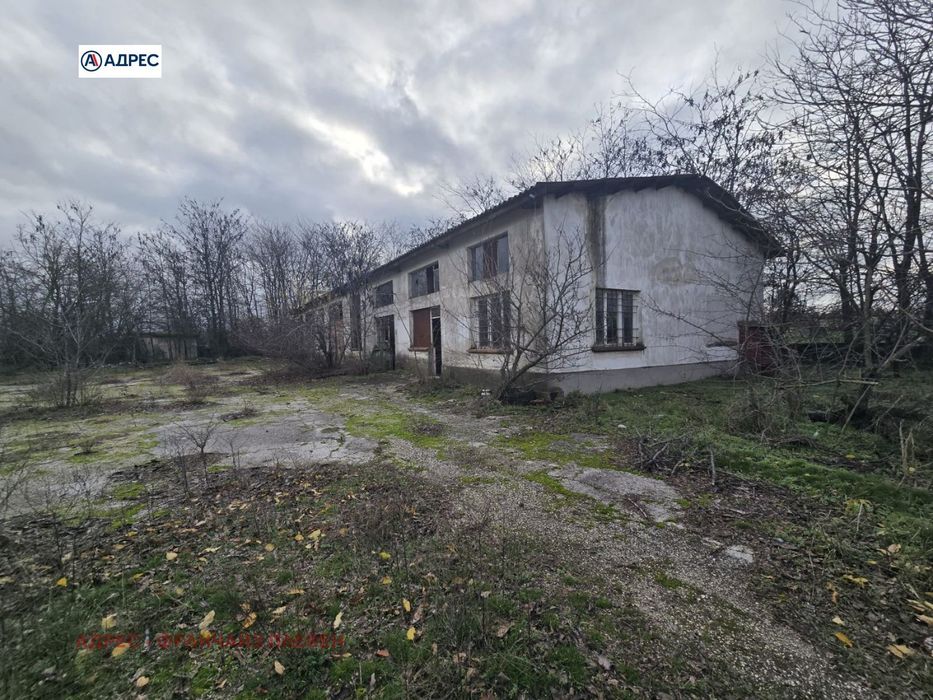 Склад в Плевен, област-с.Въбел площ 1851 цена 40000
