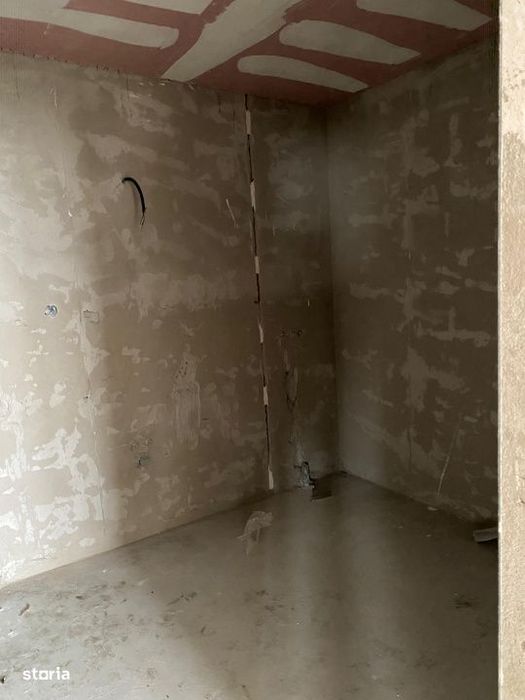 Apartament 2 camere semifinisat, etaj 1, balcon, priveliste