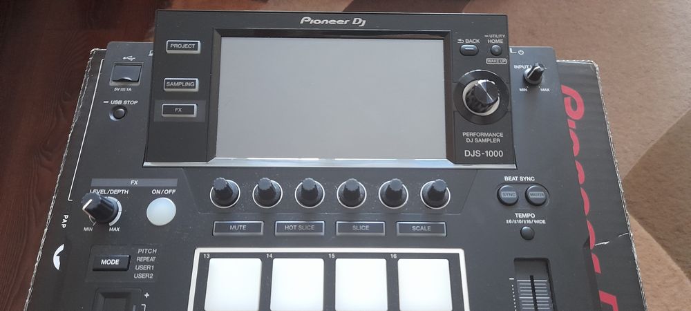Pioneer Djs1000 Sampler ( nu Roland, Korg, yamaha )