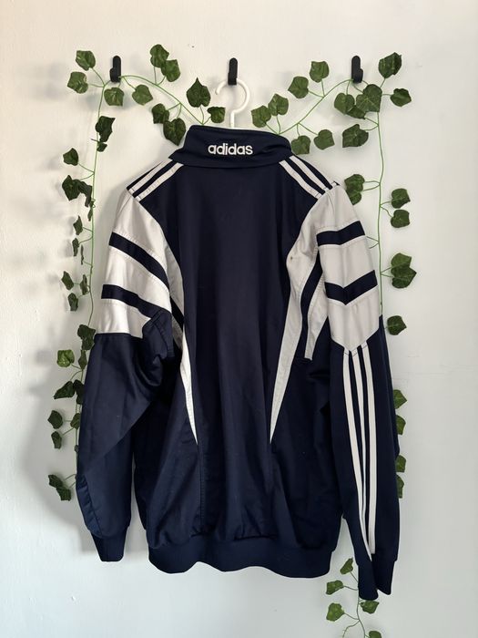 Addidas аке синьо.