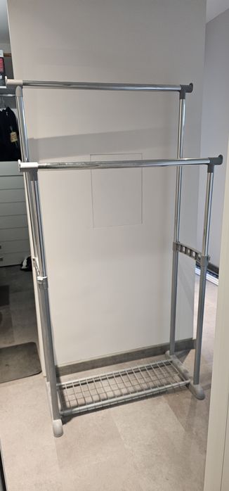 Закачалка / Щендер / Стелаж за дрехи