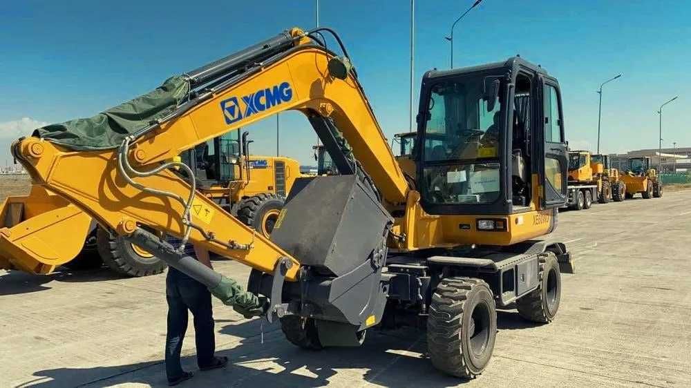 Экскаватор колесный XCMG XE60W 0,30 м³ куб + гидромолот в наличии