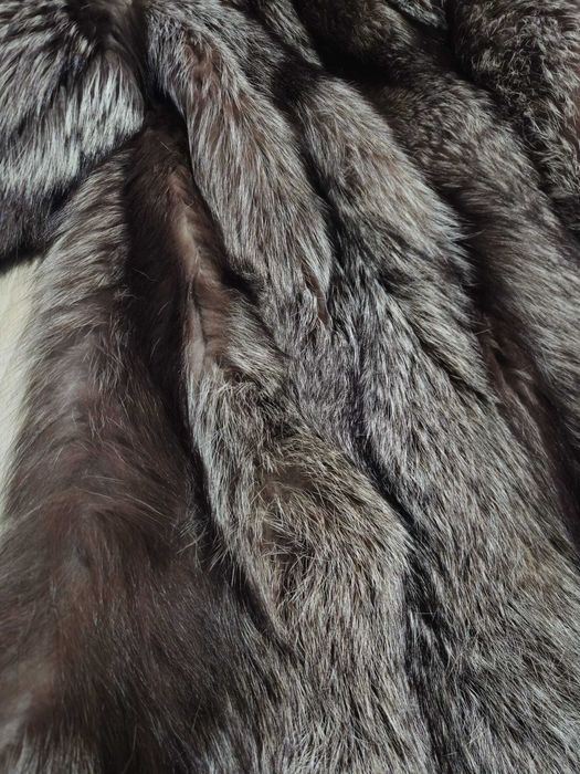 Haină din Blană Naturală de Vulpe Argintie (Silver Fox) – Stare Foarte Bună