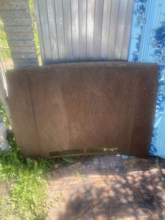 Продам капот гольф 2
