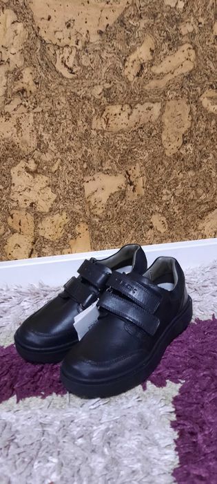 Продам ботинки для мальчика geox