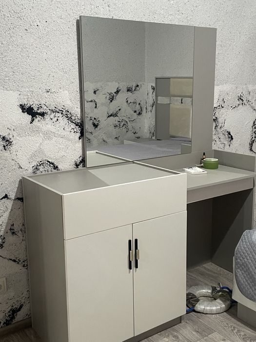 Продам шкаф кровать и тумбочку