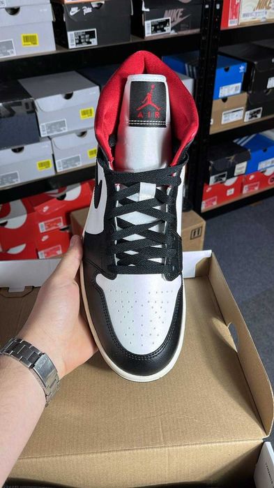 Jordan 1 mid panda gym red