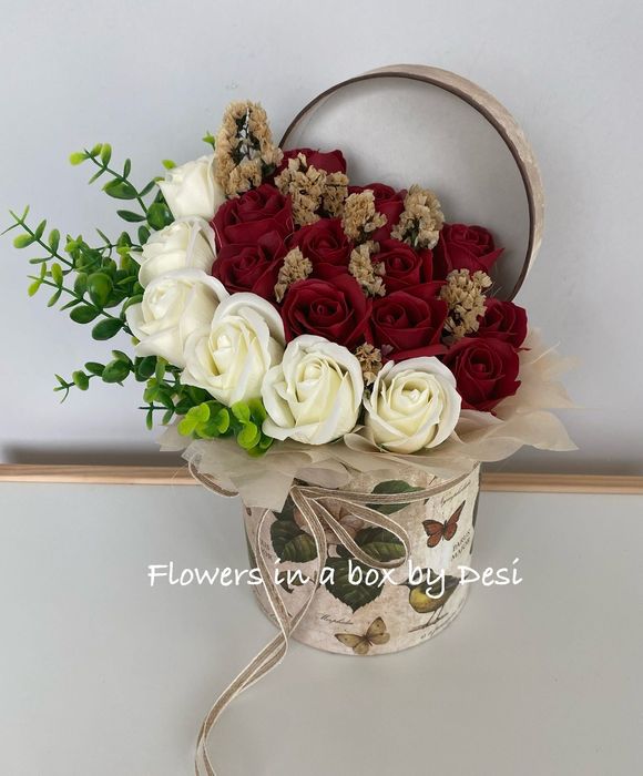 Аранжирани сапунени рози в кутии букет в кутия подарък цветя