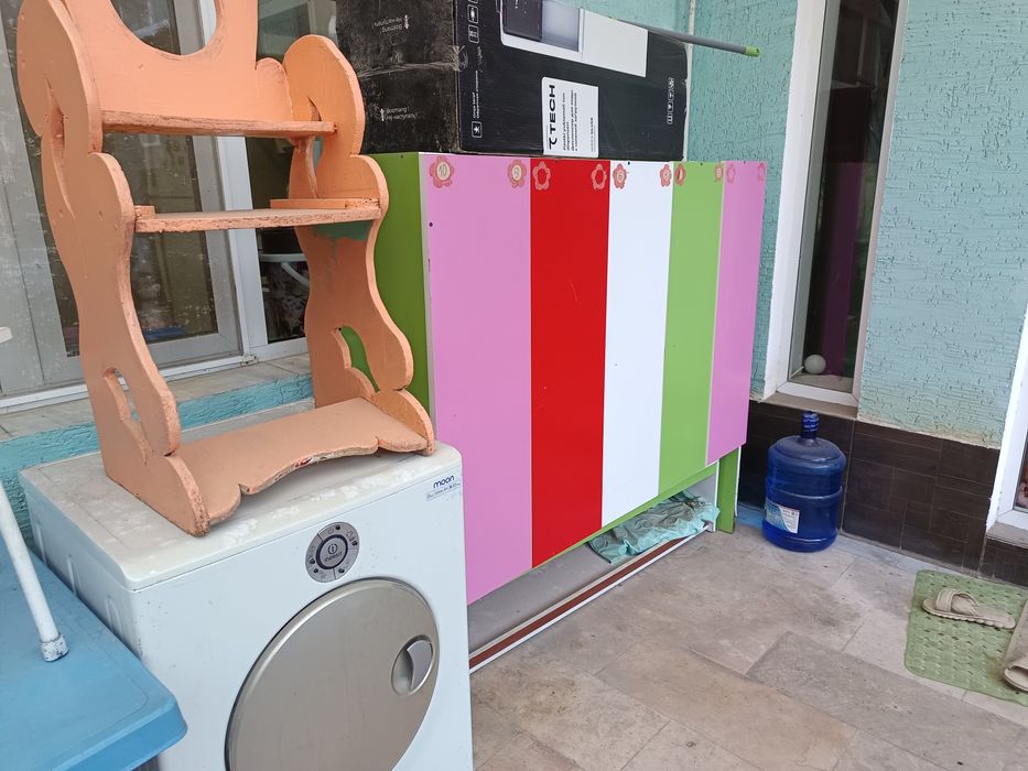 Продается детские кроватки, шкафы, столы, стулья и остальные вещи