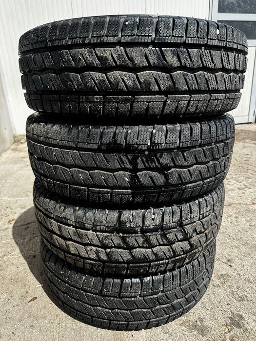 Бусови гуми Hankook 215/65R16C