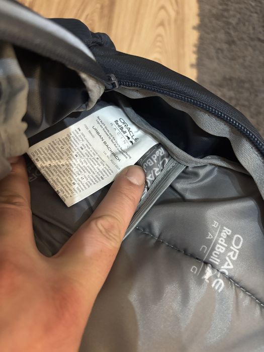 Оригинална раница на Red Bull Racing Oracle 2025