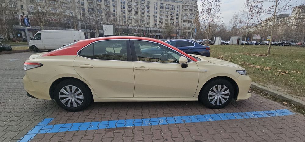 Toyota Camry hybrid Uber Black/ Bolt premium