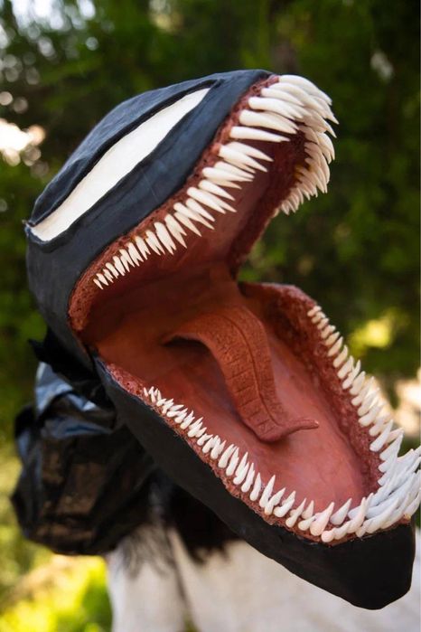 Косплей-костюм Венома (Venom) – ручная работа