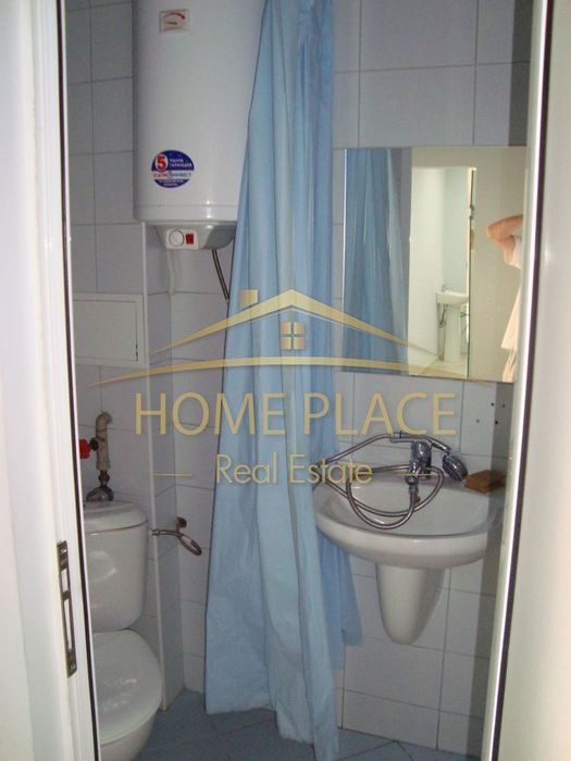 Търговско помещение с обща площ от 90м2 на партерен етаж.