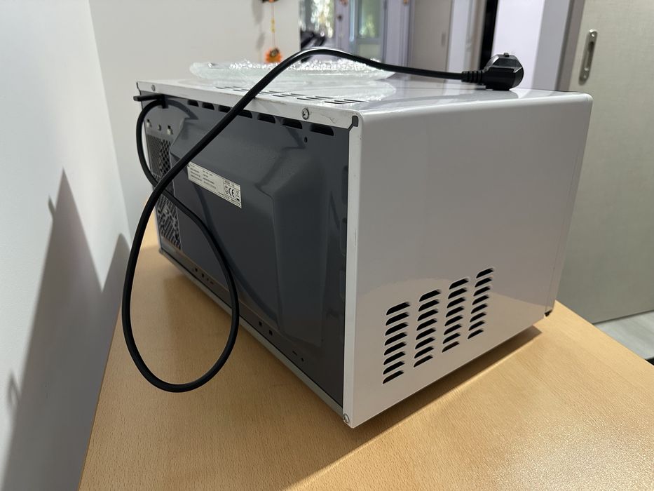 Cuptor Electrolux cu microunde de 800w