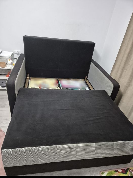 Canapea extensibilă + 2 perne