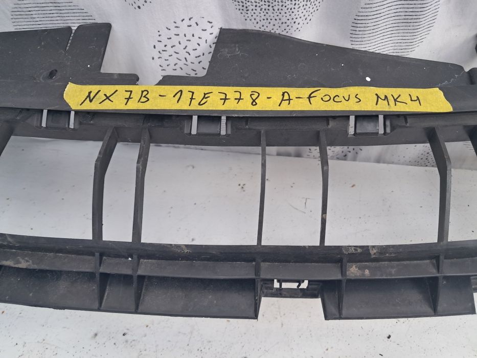 Грил решетка фарове преден капак Ford Focus mk4