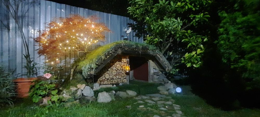 Cușcă pentru câine tip Hobbit