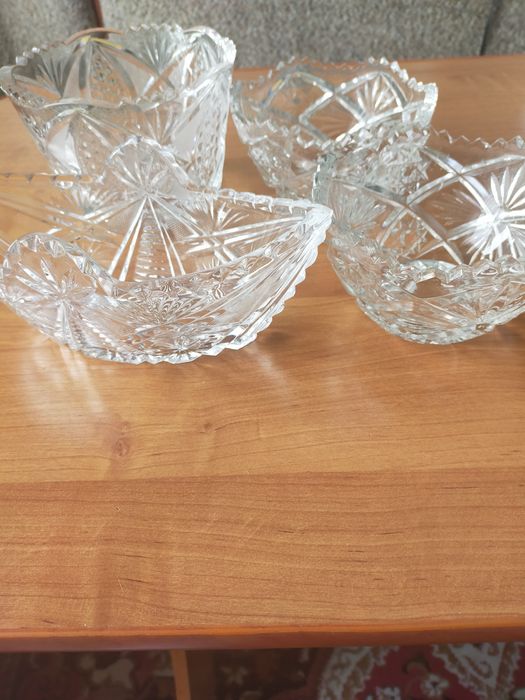 Хрустальные вазы.