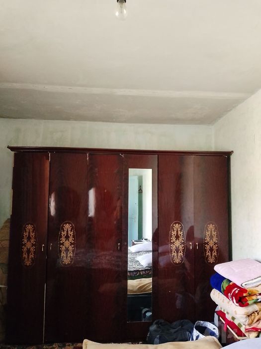 B/U mebellar bor hammasidan ikkitadan faqat yechilgan uyda turbdi.