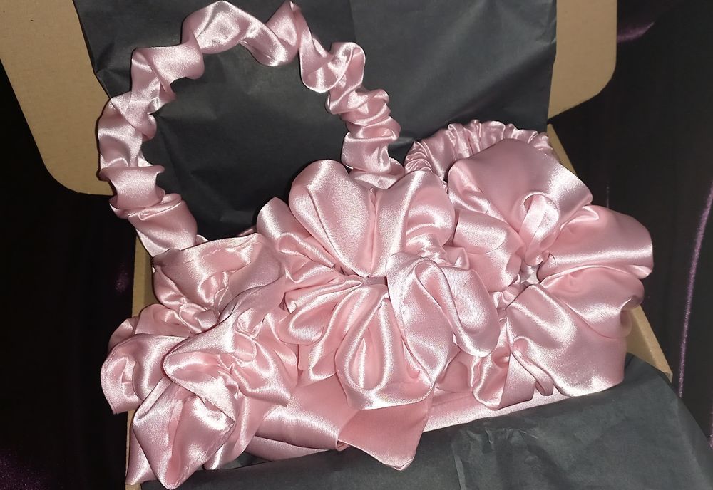 Satin BOX/Кутия със сатенени аксесоари