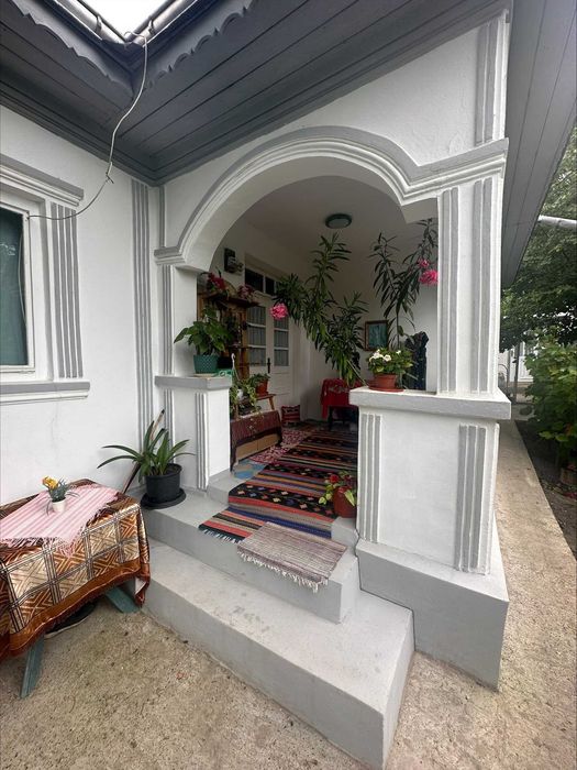 Casa Belcesti - Aproape de Centru si Gara - 1033 MP (111 MP Casa )