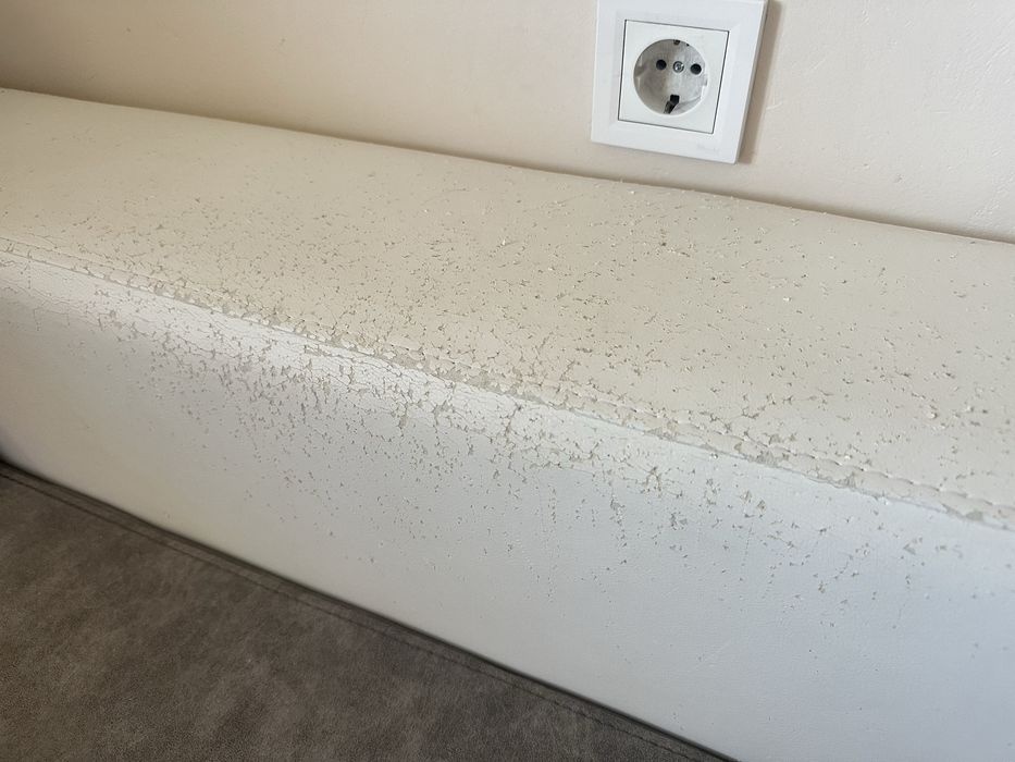 Диван с две табуретки