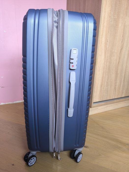 «Продам большой чемодан (размер L)»