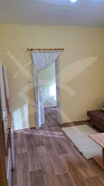 Дава се под наем етаж от къща в Център!  11690581