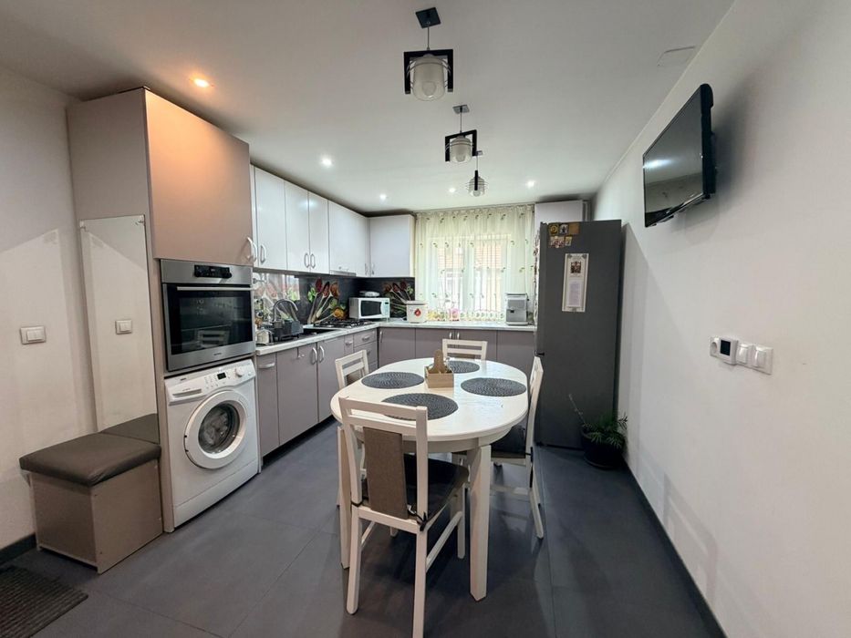 apartament 3 camere decomandat