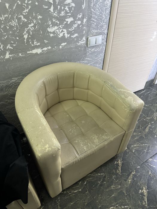 Диван и кресло в бежевом оттенке