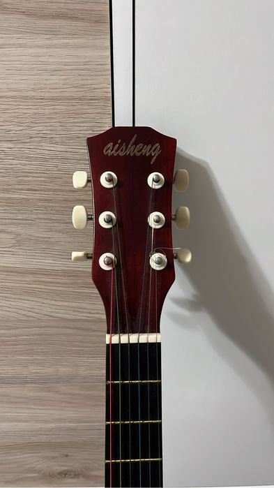 Продам гитару в хорошем состояний