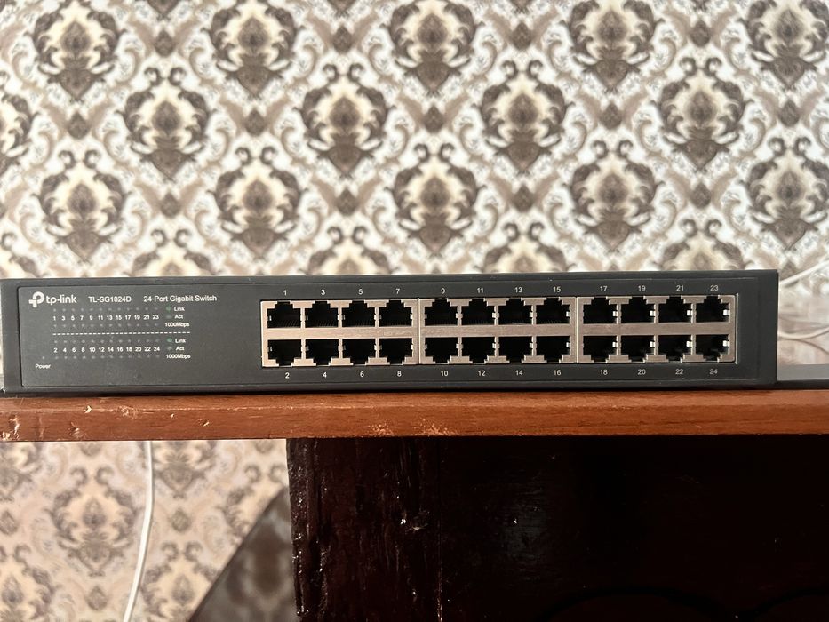 Продается ХАБ Коммутатор с 24-гигабитными портами TP-Link TL-SG1024D….