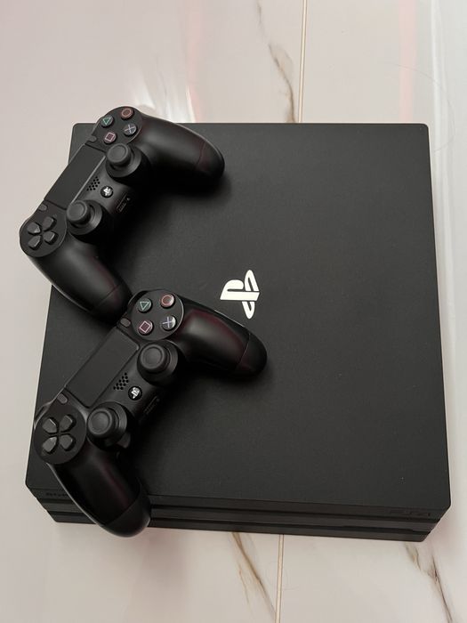 Ps 4 pro cu 2 manete + un monitor Dell