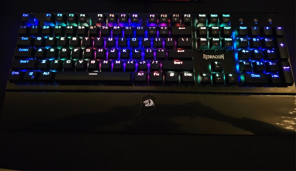 Tastatura mecanica  full RGB, silentioasa si precisa