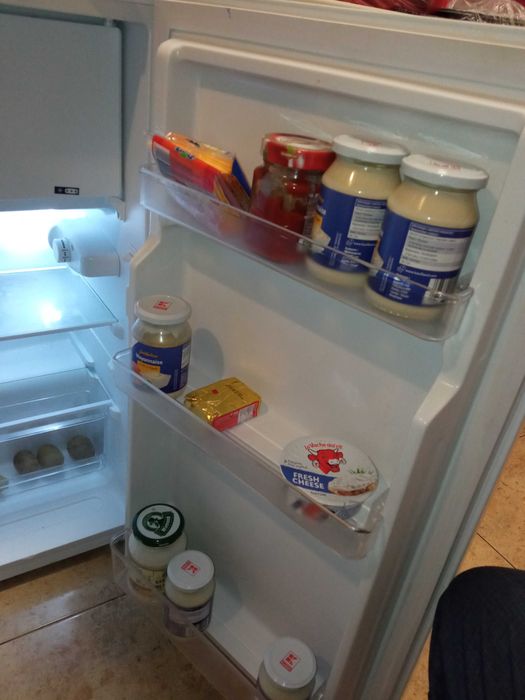 Малък хладилник Arielli