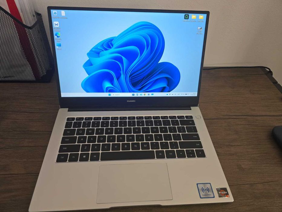 Laptop Huawei MateBook D14 cu procesor AMD Ryzen 5 3500U, 14 inch