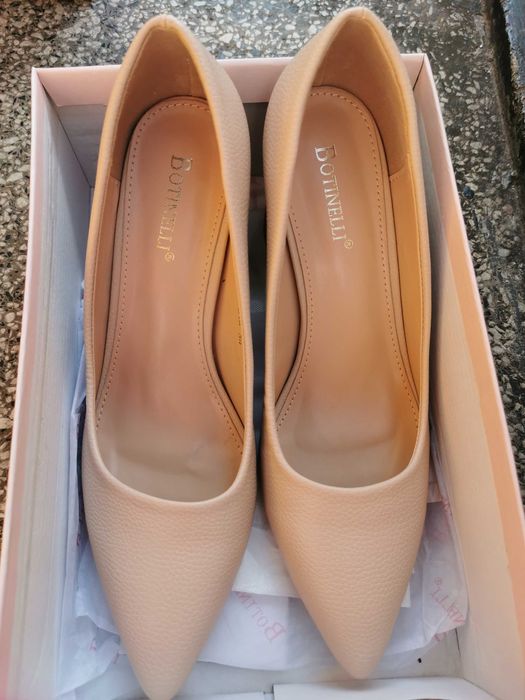 Продавам обувки Botinelli