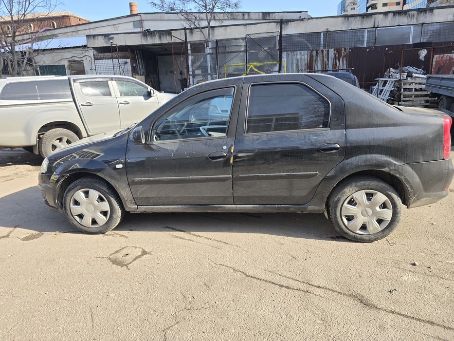 Logan 1.2 avariat spate