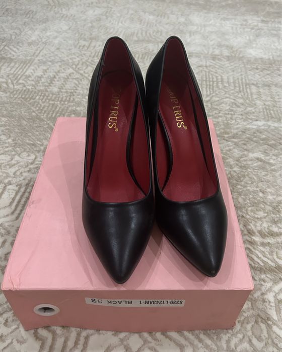 Кожаные шпильки 38 размер, идеального качества