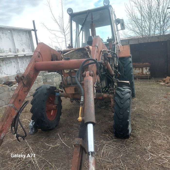 Продам трактор юмз 6л.