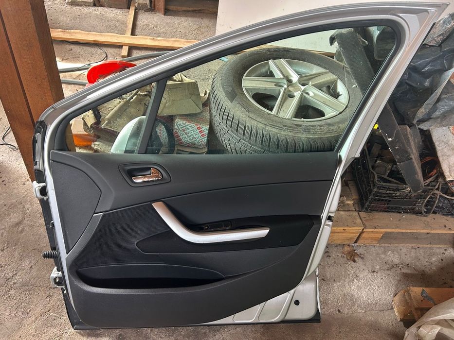 Врати за Пежо 308 модел от 2011 до 2013 г.