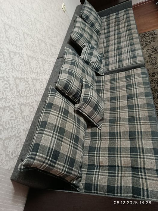 Свой сборный диван в хорошем состоянии