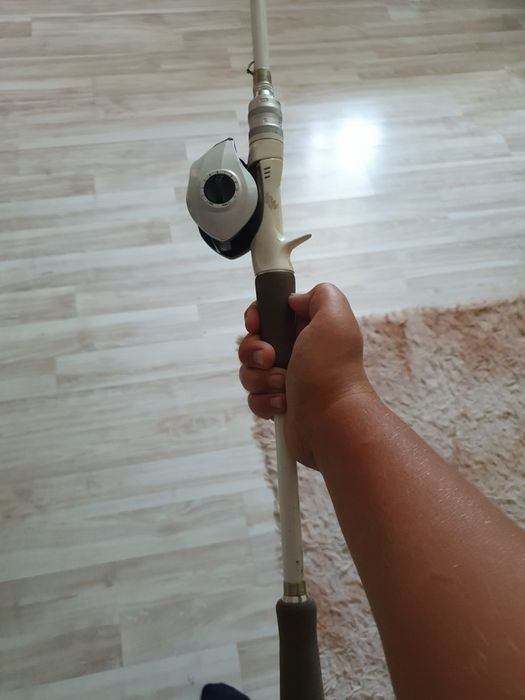 Кастинговый спиннинг в сборе