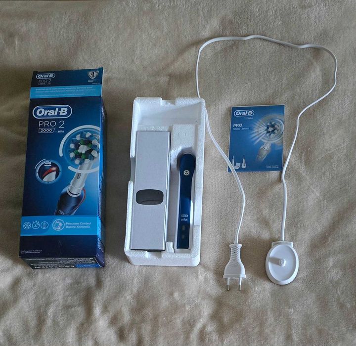 Четка за зъби Oral-B Pro 2 2000