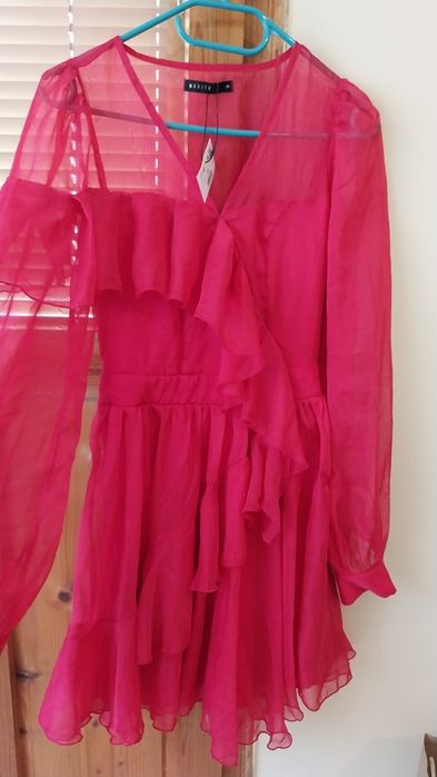 Цикламен дантелена рокля