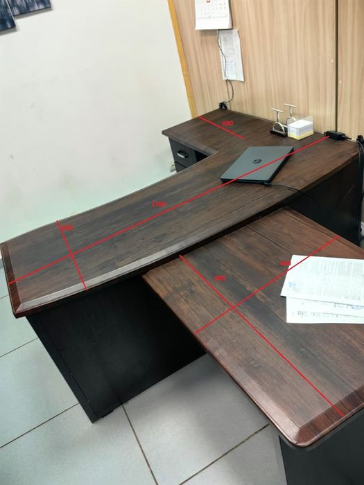 Стол руководителя с приставкой