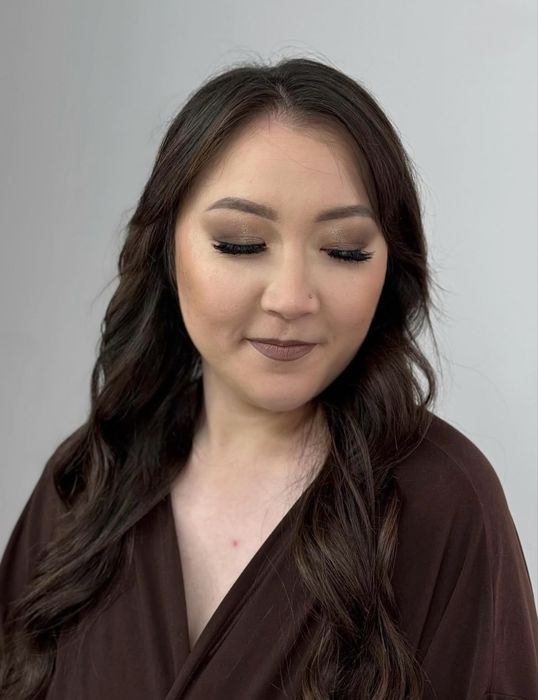 Маникюр, макияж, брови.