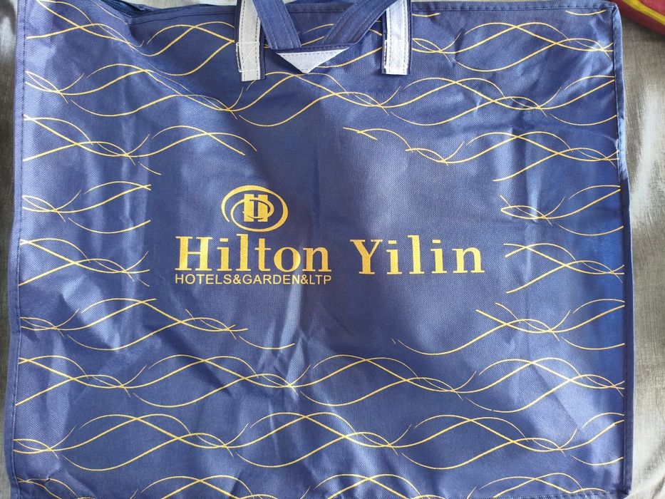 Одеяла и подушки Hilton